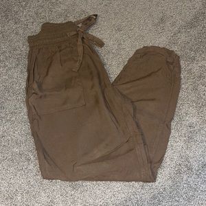 Tan Light Weight Capri Joggers - Size Medium
